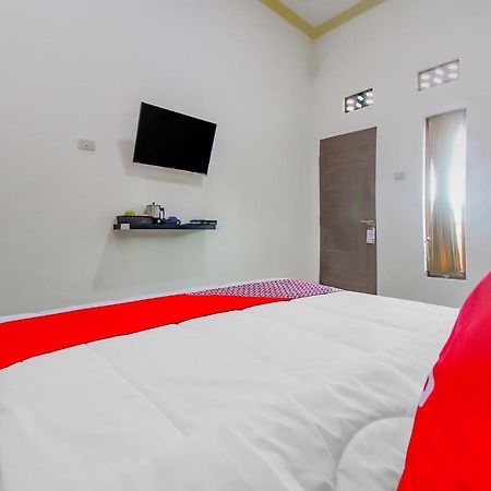 Oyo 90063 Silver Homestay Syariah Perabumulih ภายนอก รูปภาพ