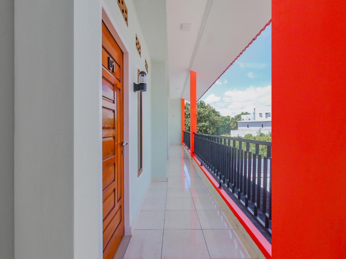 Oyo 90063 Silver Homestay Syariah Perabumulih ภายนอก รูปภาพ
