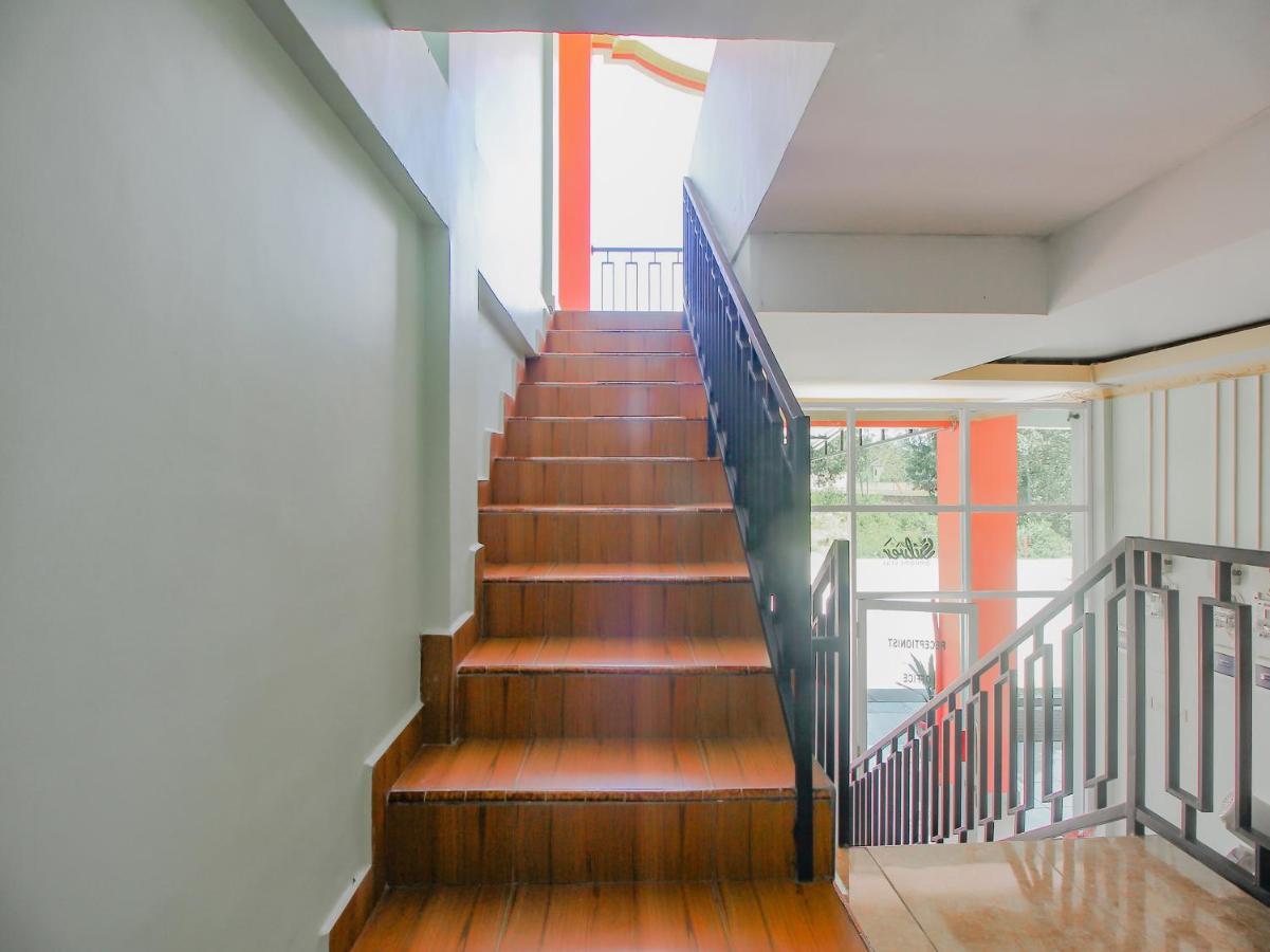 Oyo 90063 Silver Homestay Syariah Perabumulih ภายนอก รูปภาพ
