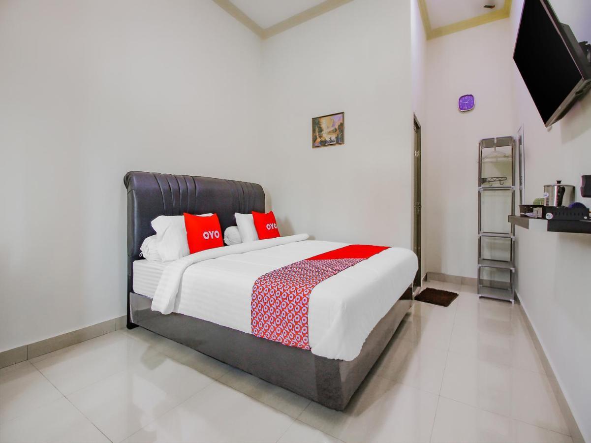 Oyo 90063 Silver Homestay Syariah Perabumulih ภายนอก รูปภาพ