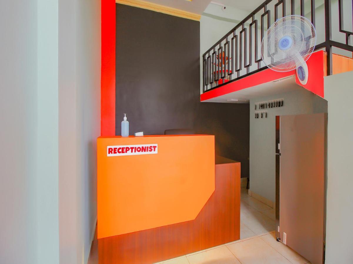 Oyo 90063 Silver Homestay Syariah Perabumulih ภายนอก รูปภาพ