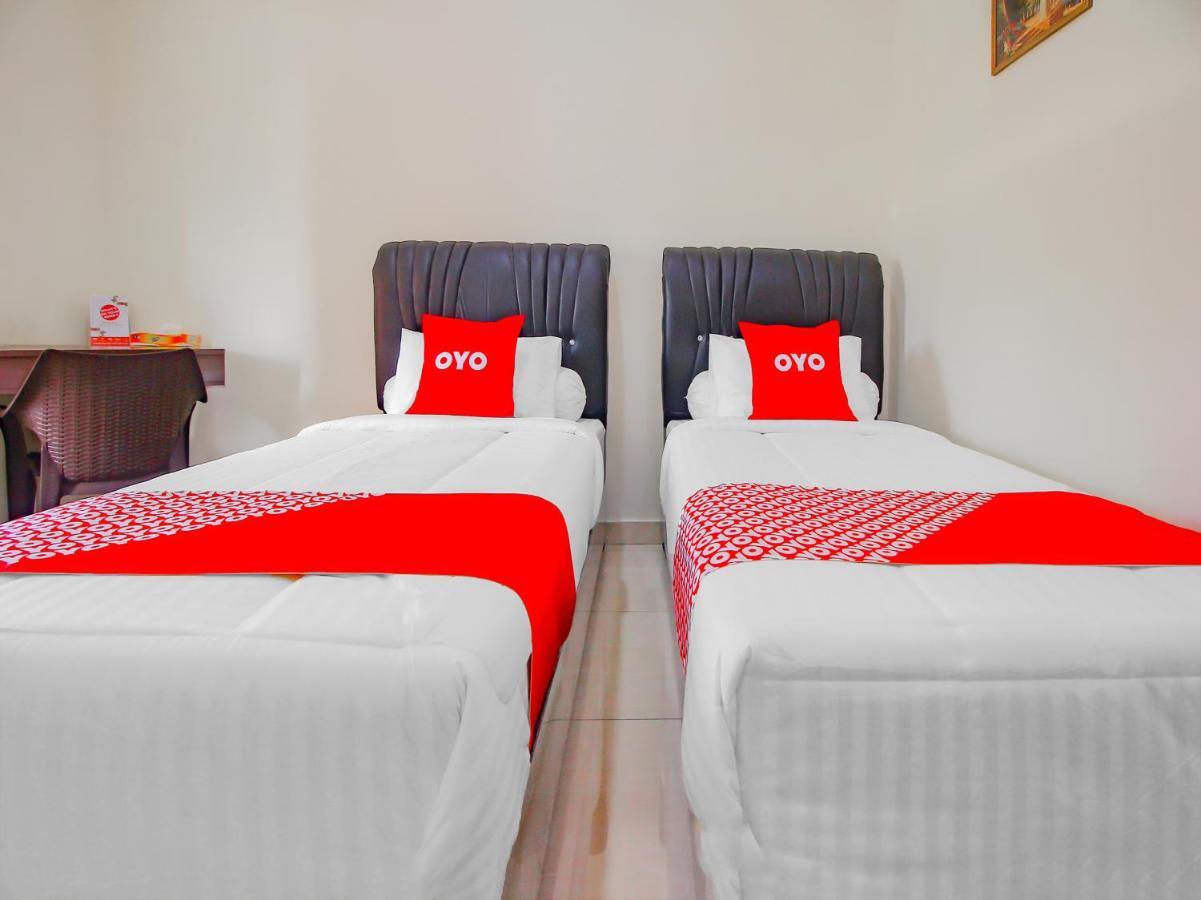 Oyo 90063 Silver Homestay Syariah Perabumulih ภายนอก รูปภาพ