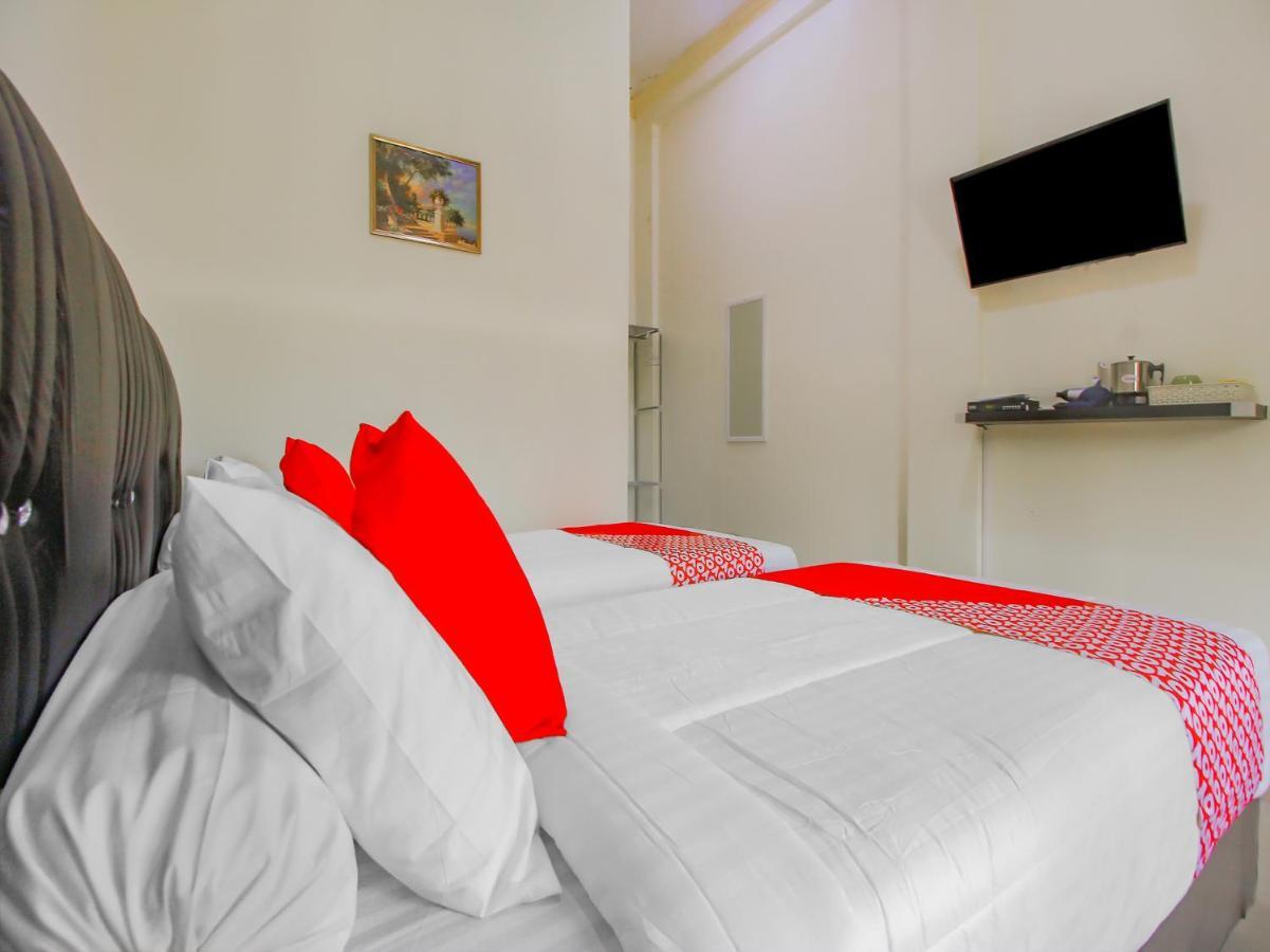 Oyo 90063 Silver Homestay Syariah Perabumulih ภายนอก รูปภาพ
