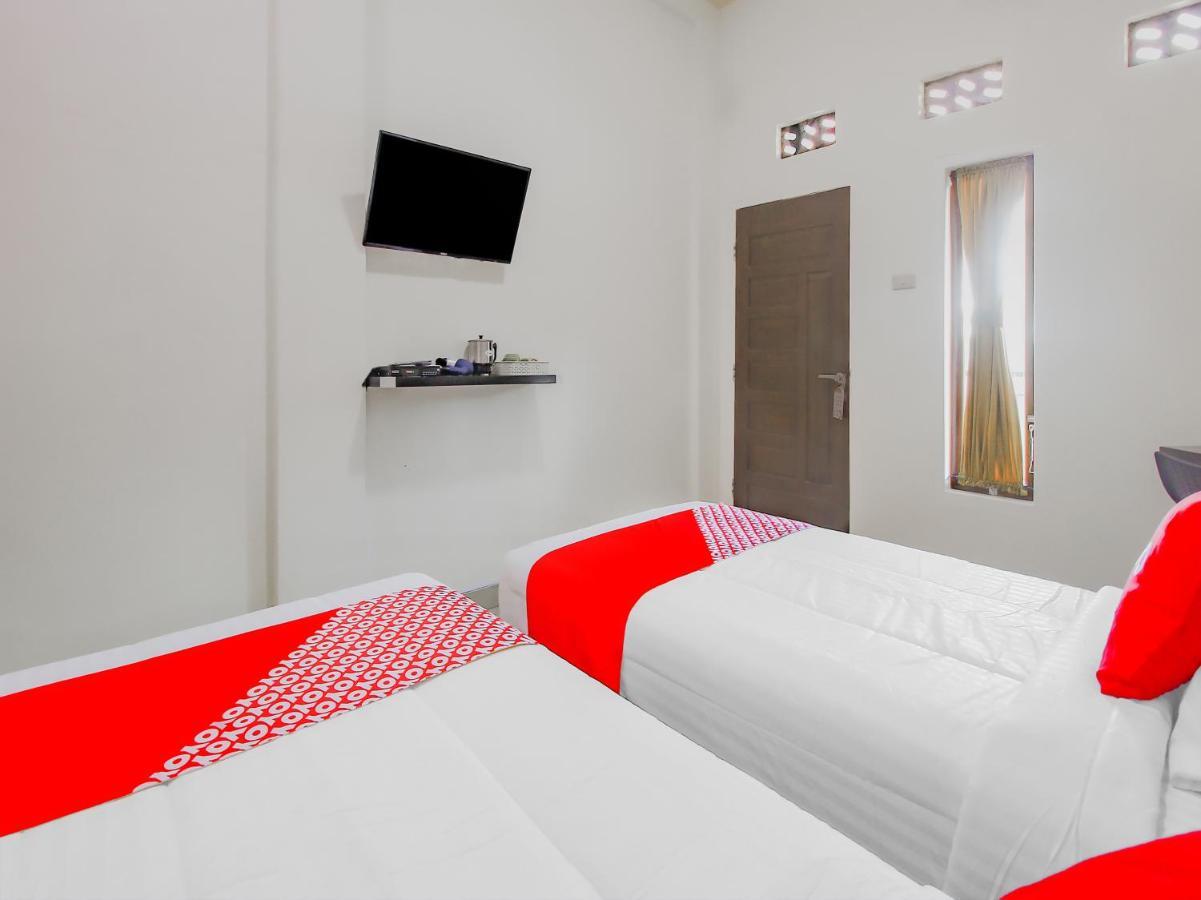 Oyo 90063 Silver Homestay Syariah Perabumulih ภายนอก รูปภาพ