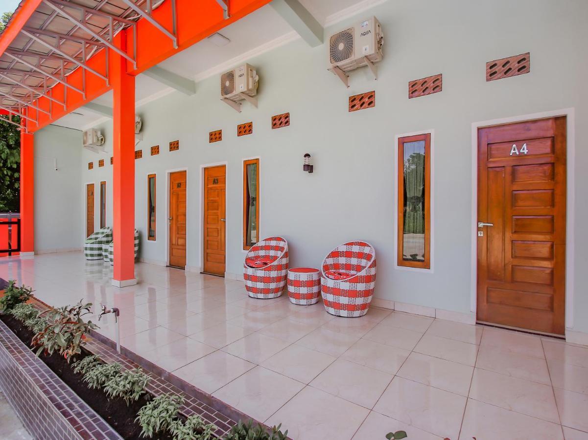 Oyo 90063 Silver Homestay Syariah Perabumulih ภายนอก รูปภาพ