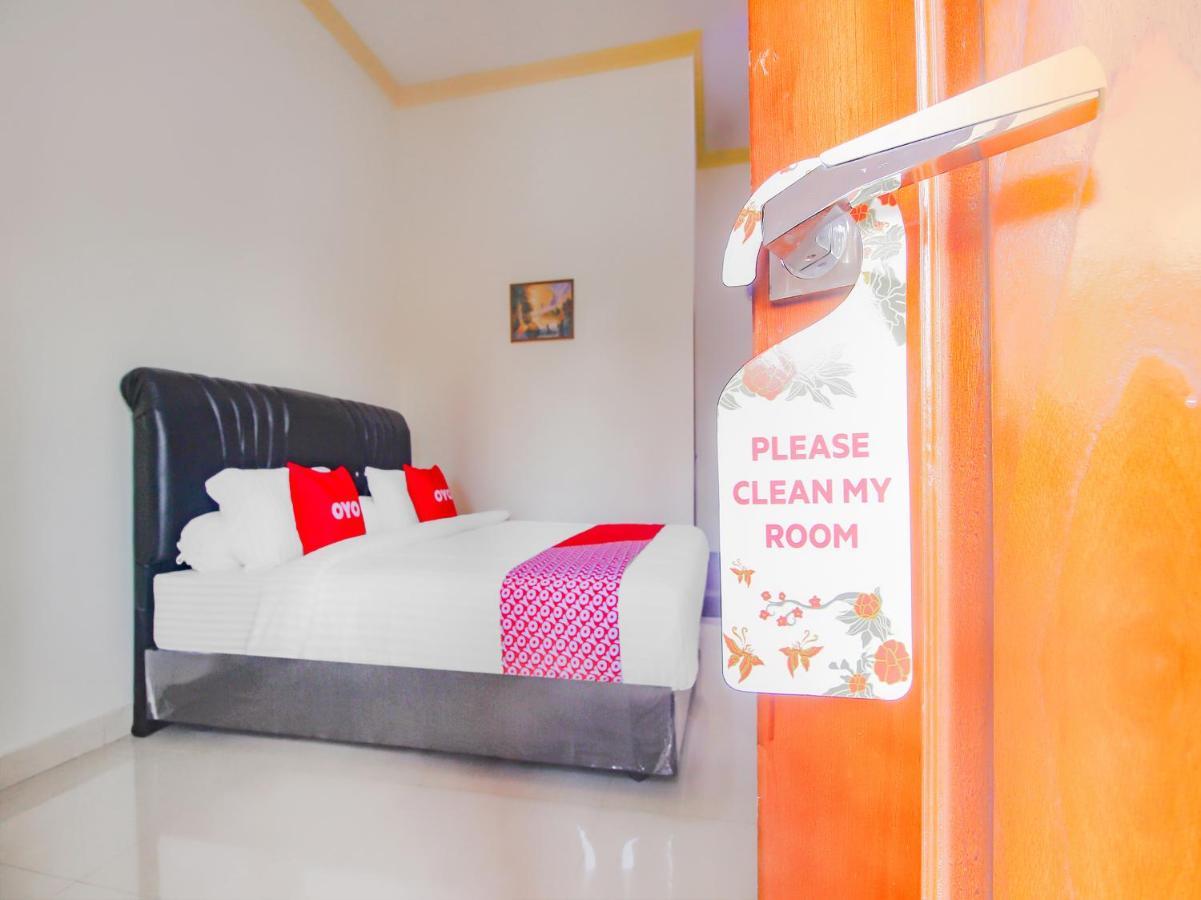 Oyo 90063 Silver Homestay Syariah Perabumulih ภายนอก รูปภาพ
